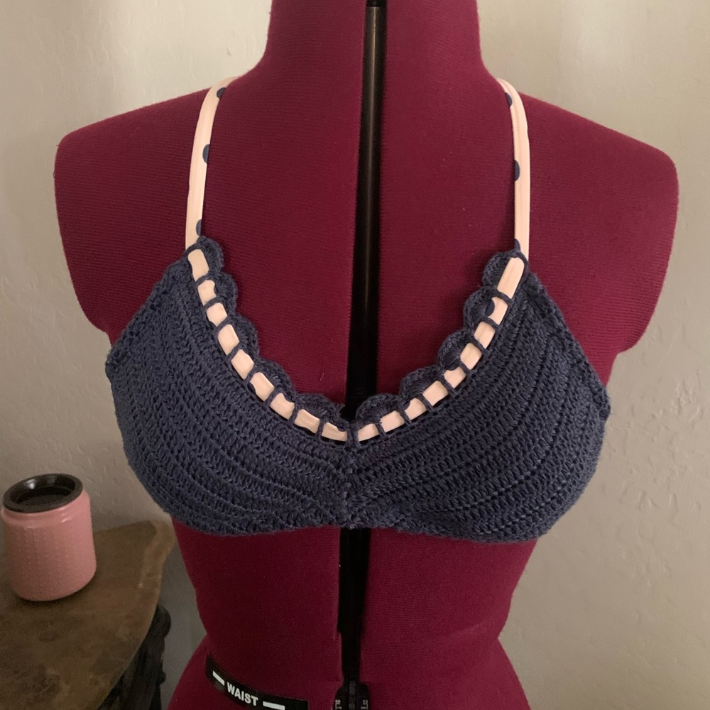 EUC Xhilaration blue crochet swim top w/pink and blue polka dots straps, Size XS